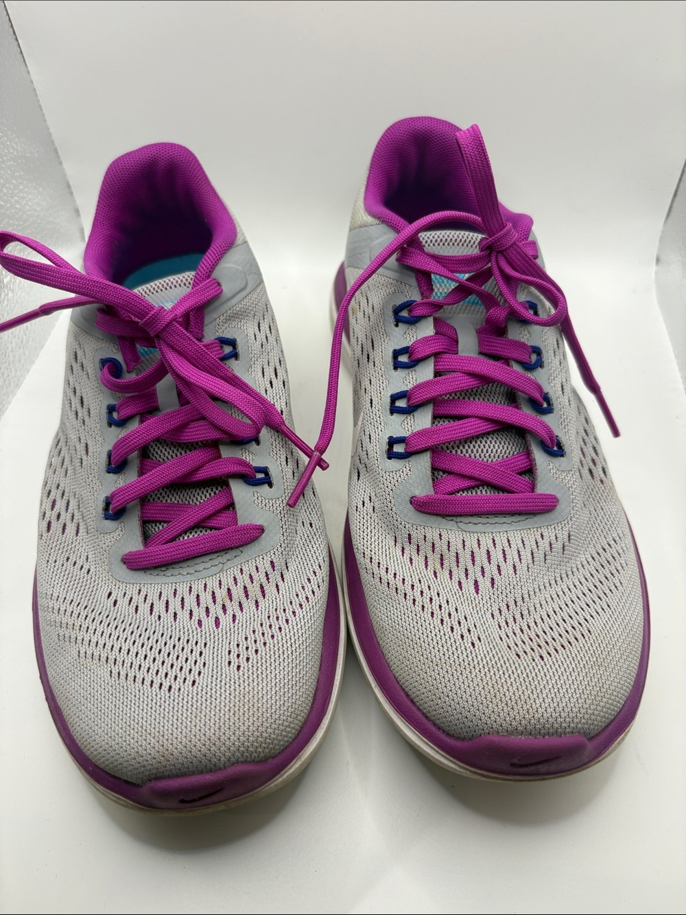 Nike Women's Light Gray and Purple-Pink Athletic Running Shoes Lightweight sz 7